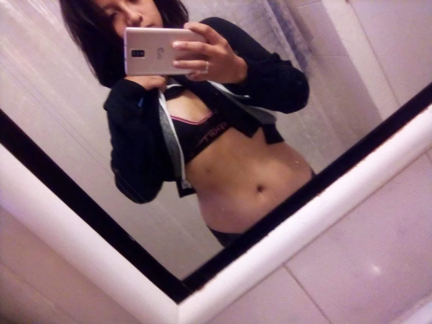 Toda una puta con esa carita más de perrita con ricas tetas image 35