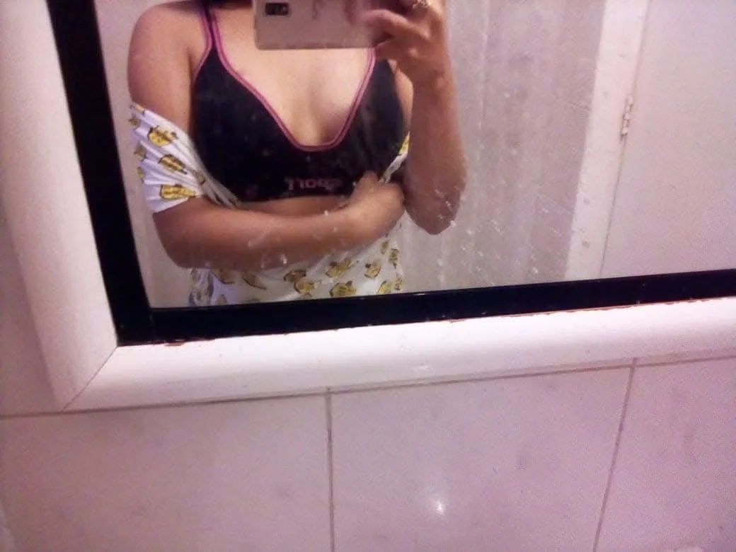 Toda una puta con esa carita más de perrita con ricas tetas image 5