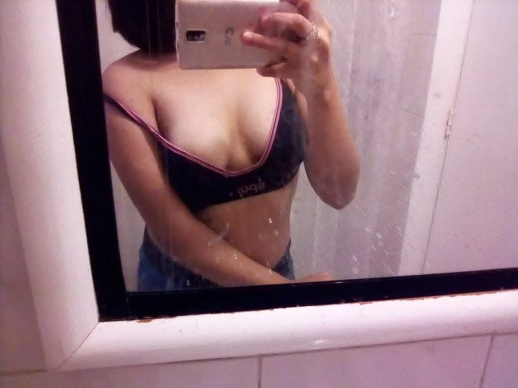 Toda una puta con esa carita más de perrita con ricas tetas image 50