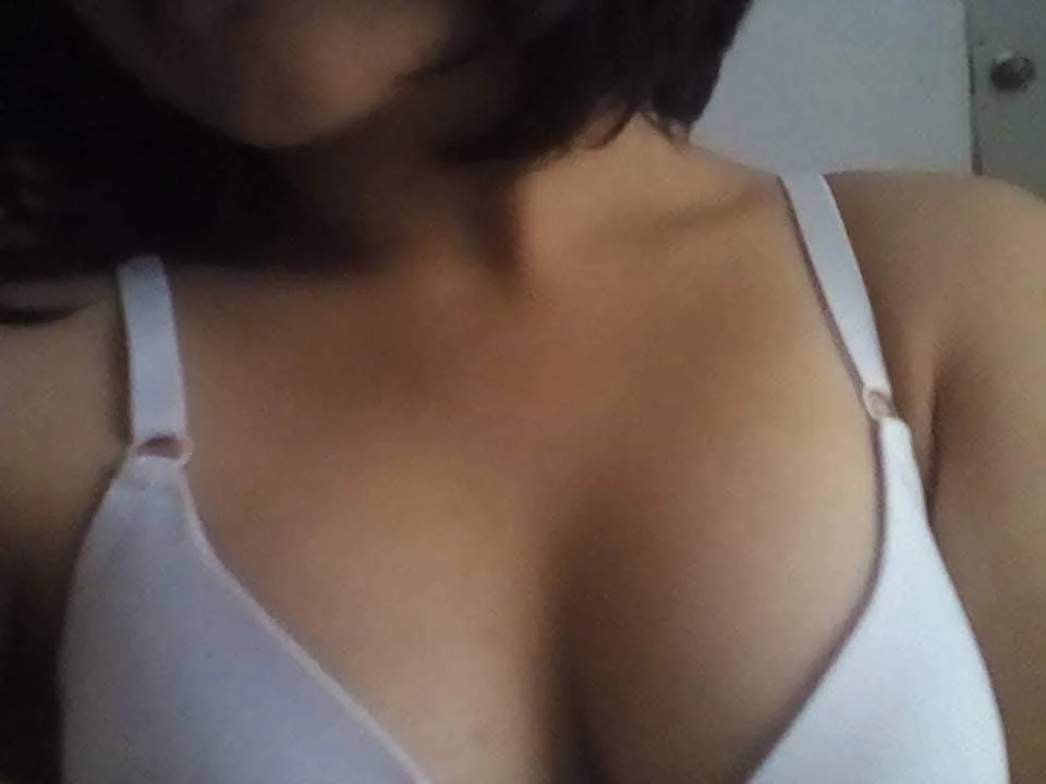 Toda una puta con esa carita más de perrita con ricas tetas image 9