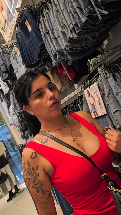 Latina creepshot cover image
