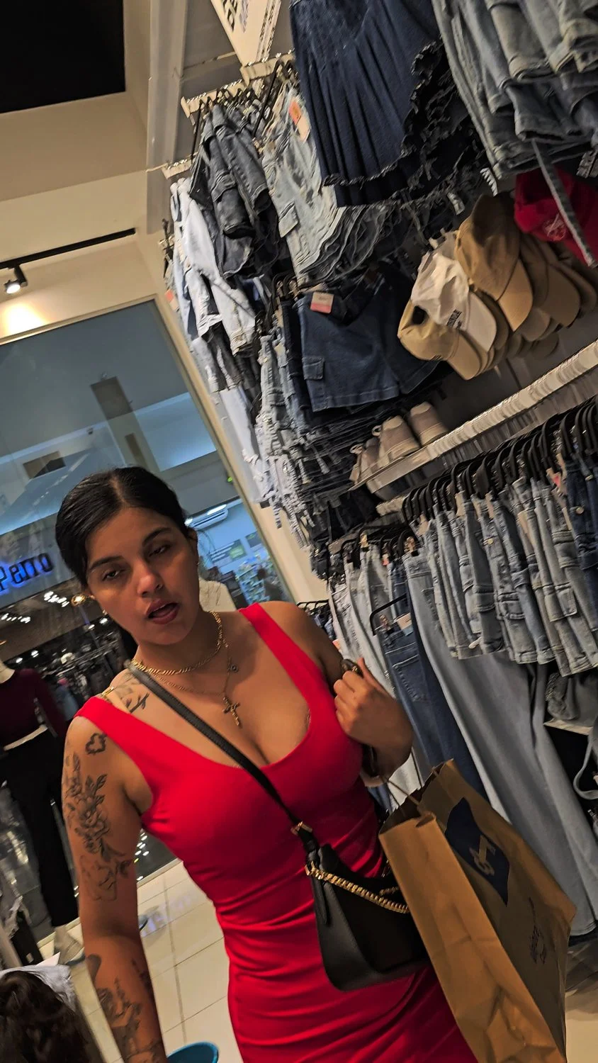 Latina creepshot image 2