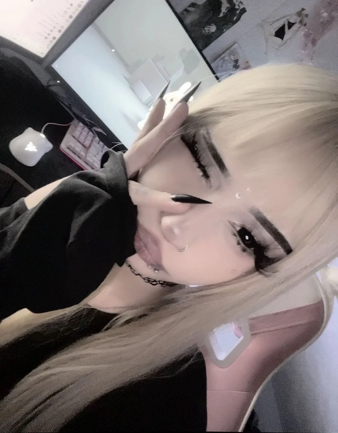 Alt girl image 7