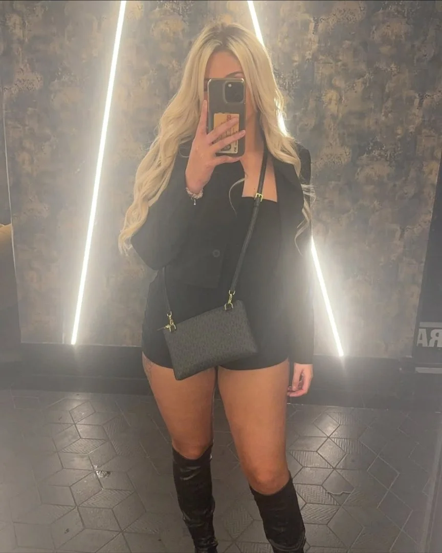 Chunky blonde UK chav slut Beth image 8