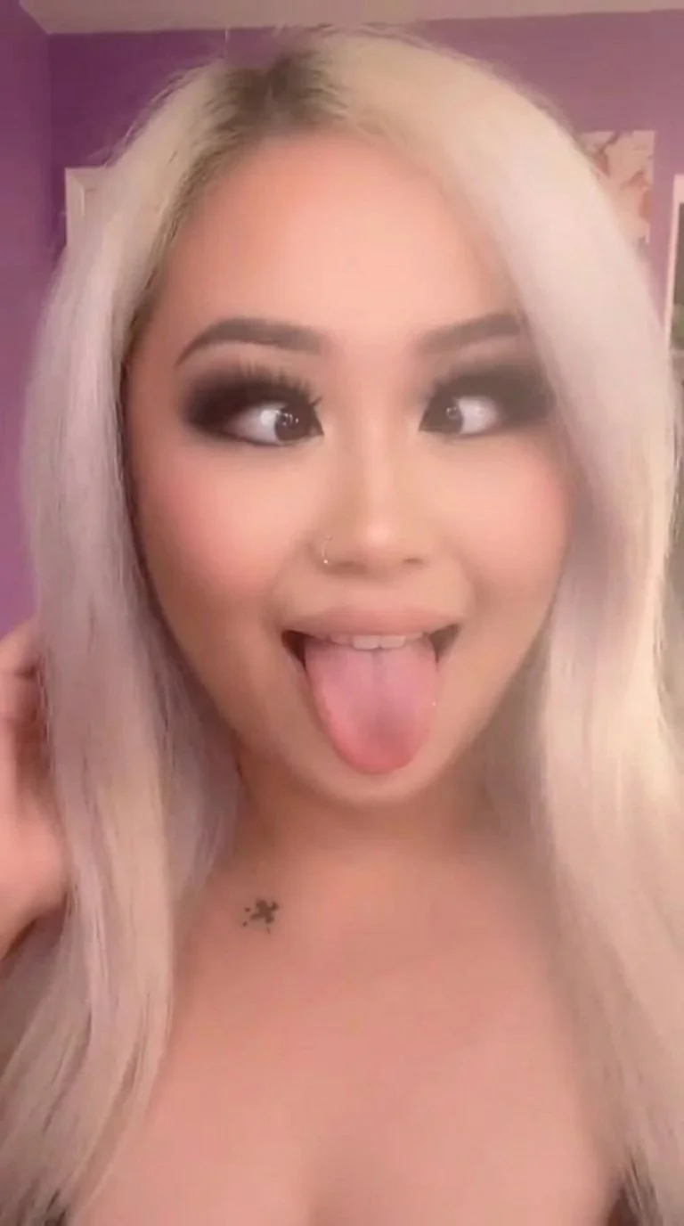 I wanna NUT all over her face 💦💦💦 image 3