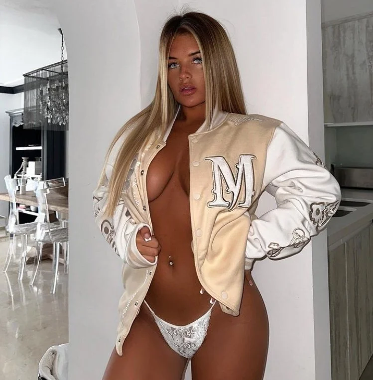 Mia Woodhall Hot as Fuck Tanned Insta Baddie gets Cocked by BBC 💯🔥🔥😳😳✊🏾🍆💦💦 main image