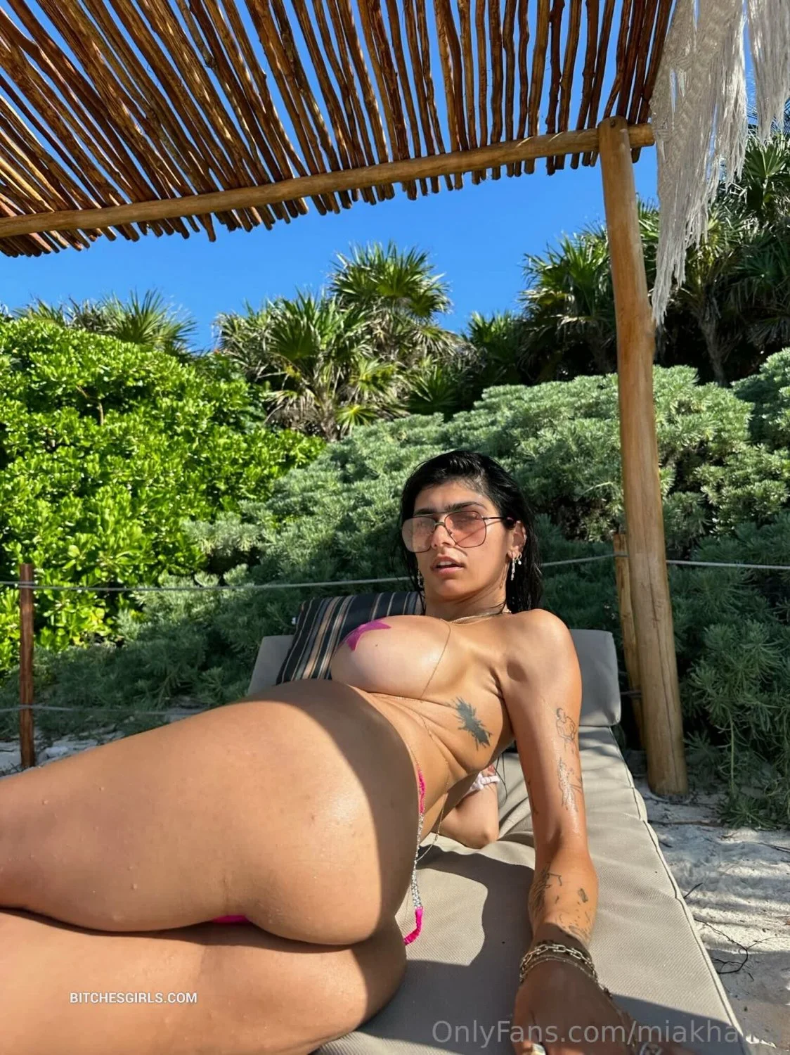 Sexy Mia image 2