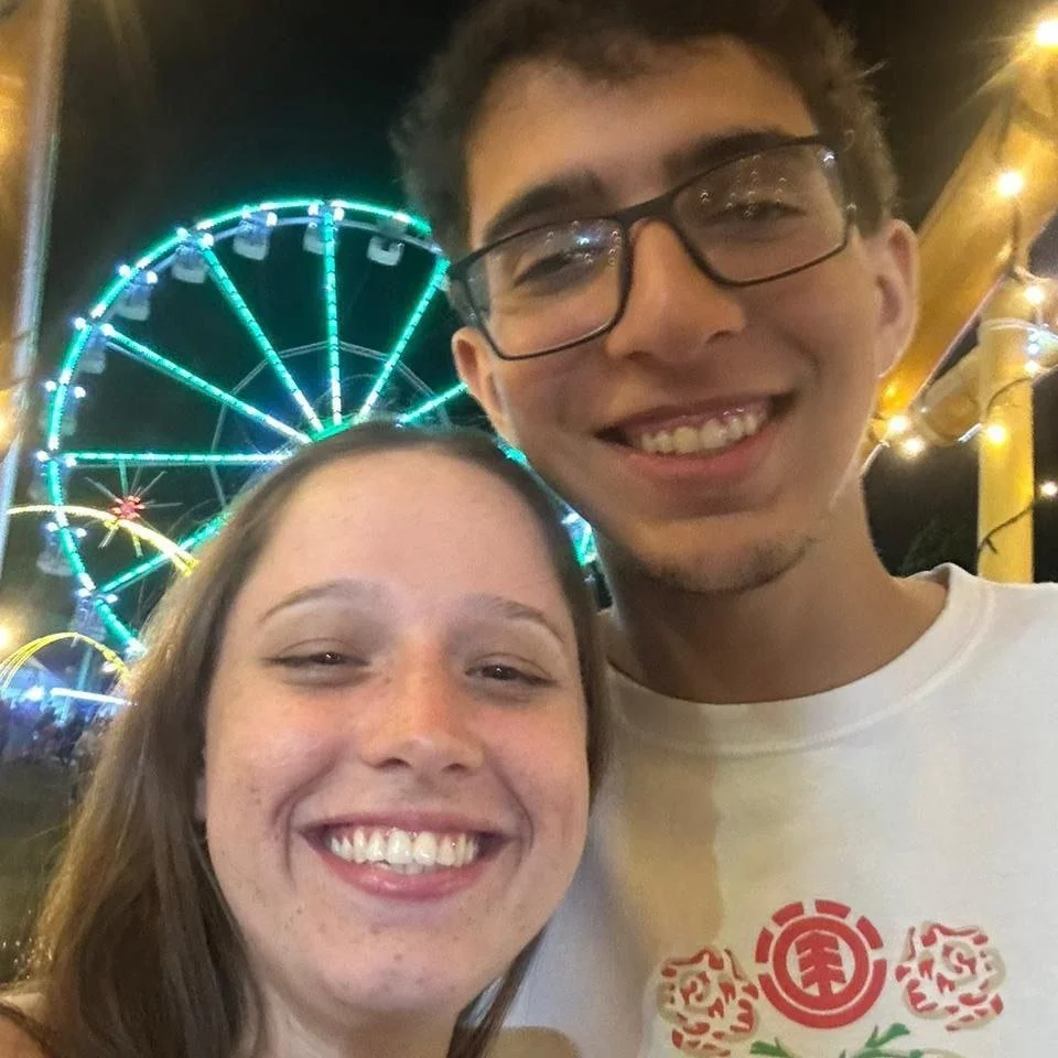 Branquinha caiu na net sendo enrabada pelo magrelo! puta novinha gostosa foi vazada main image