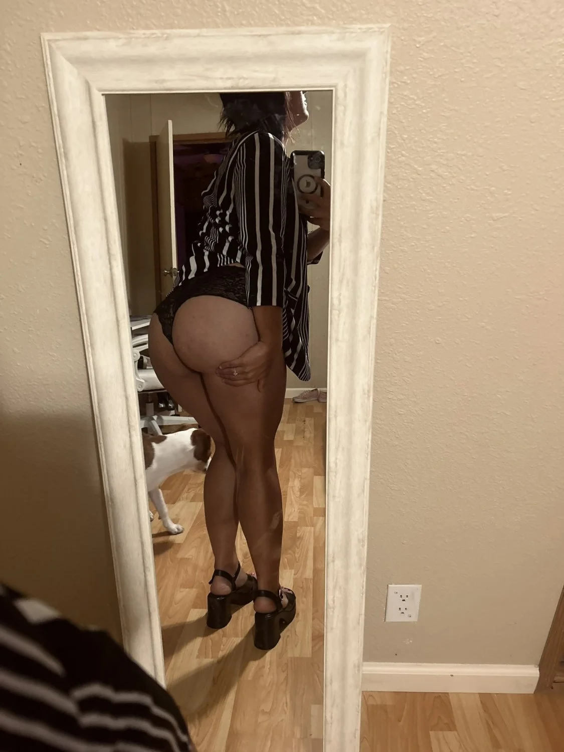 🍑📱 Booty Selfie image 21