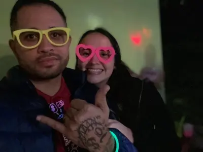 Corno vazado gosta de filma o negao comendo sua esposa cover image