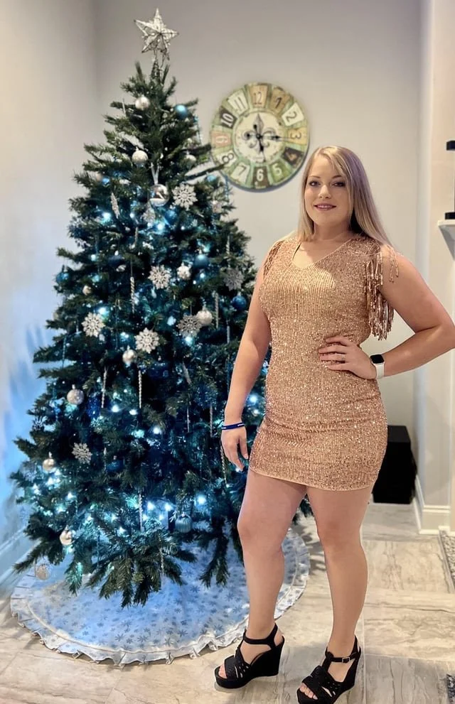 Curvy PAWG MILF Shows Her Holes image 39