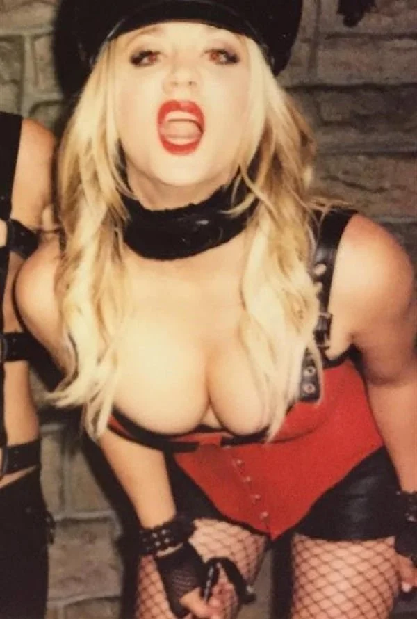 Kaley cuoco image 18
