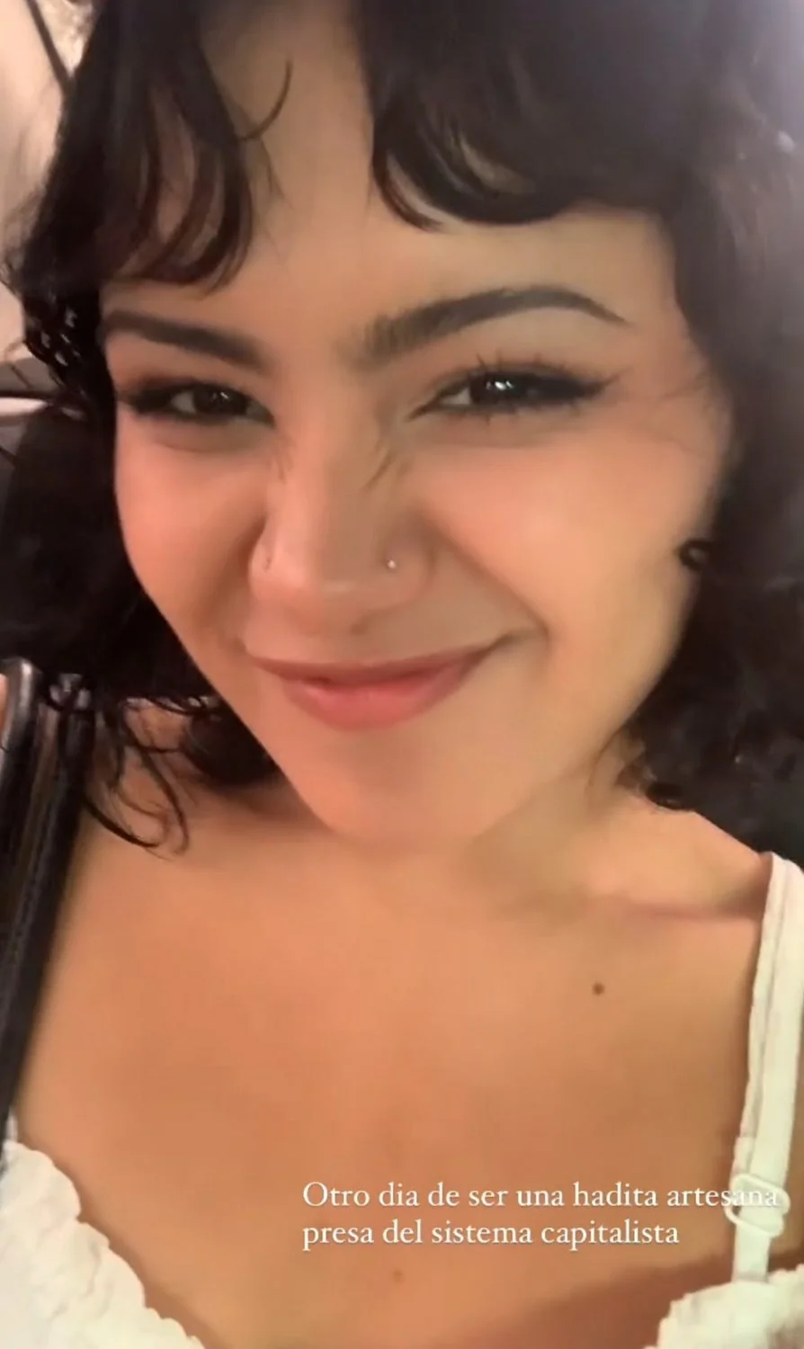 Insta - Eteraluna - pendeja que se cree bruja filtrada con (IA) main image