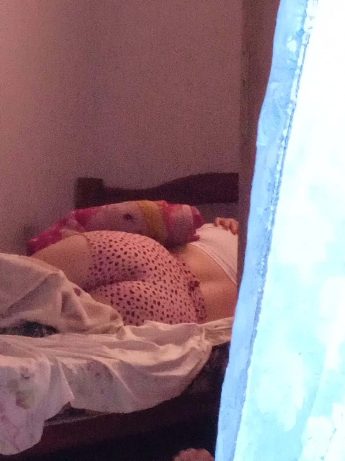 putinha flagrada dormindo, vagabunda doida pra levar rola image 10