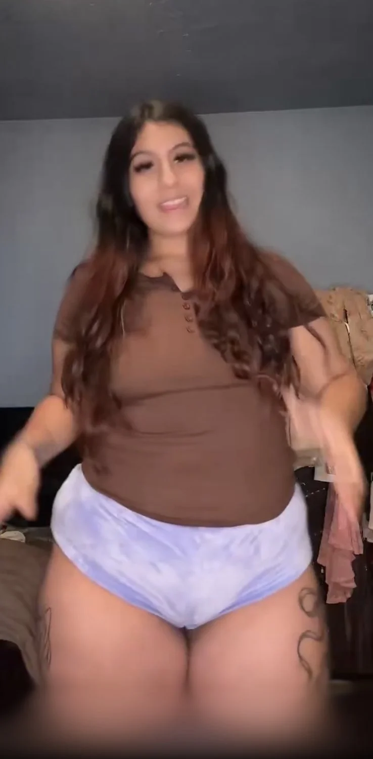 BBW latina image 3