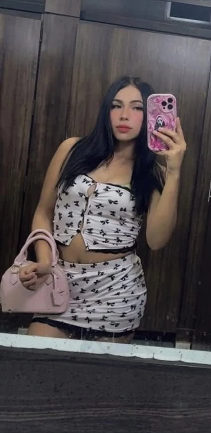 Flaquita sexy y hermosa cara de zorrita image 15