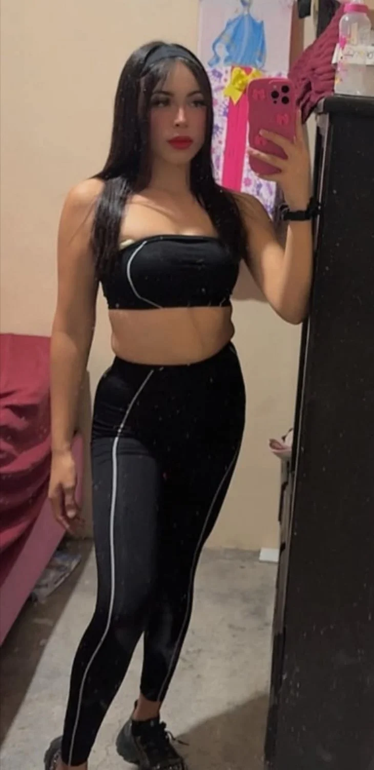 Flaquita sexy y hermosa cara de zorrita image 3