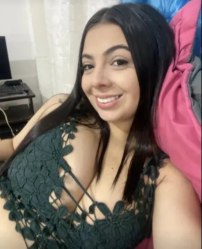 Corno vazou namorada puta gostosa mostrando os seios grandes em live cover image