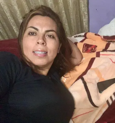 Mi vecina culona siempre para vergas por su tatuaje cover image