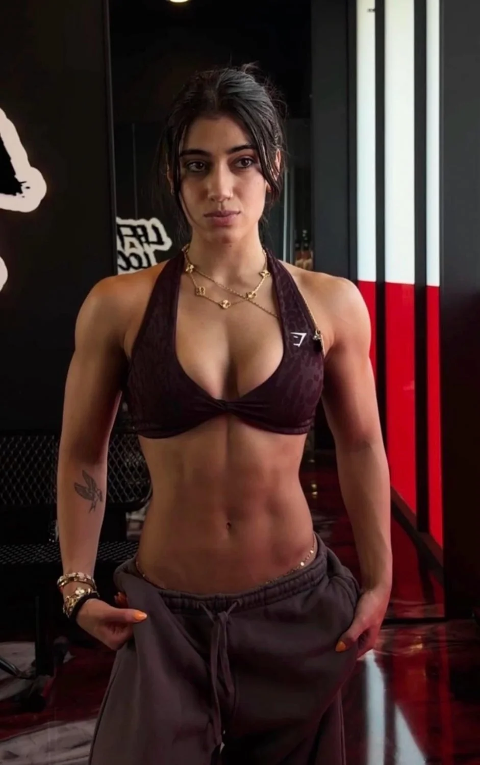Hot pawg gym mommy Sara Safari p6 image 5