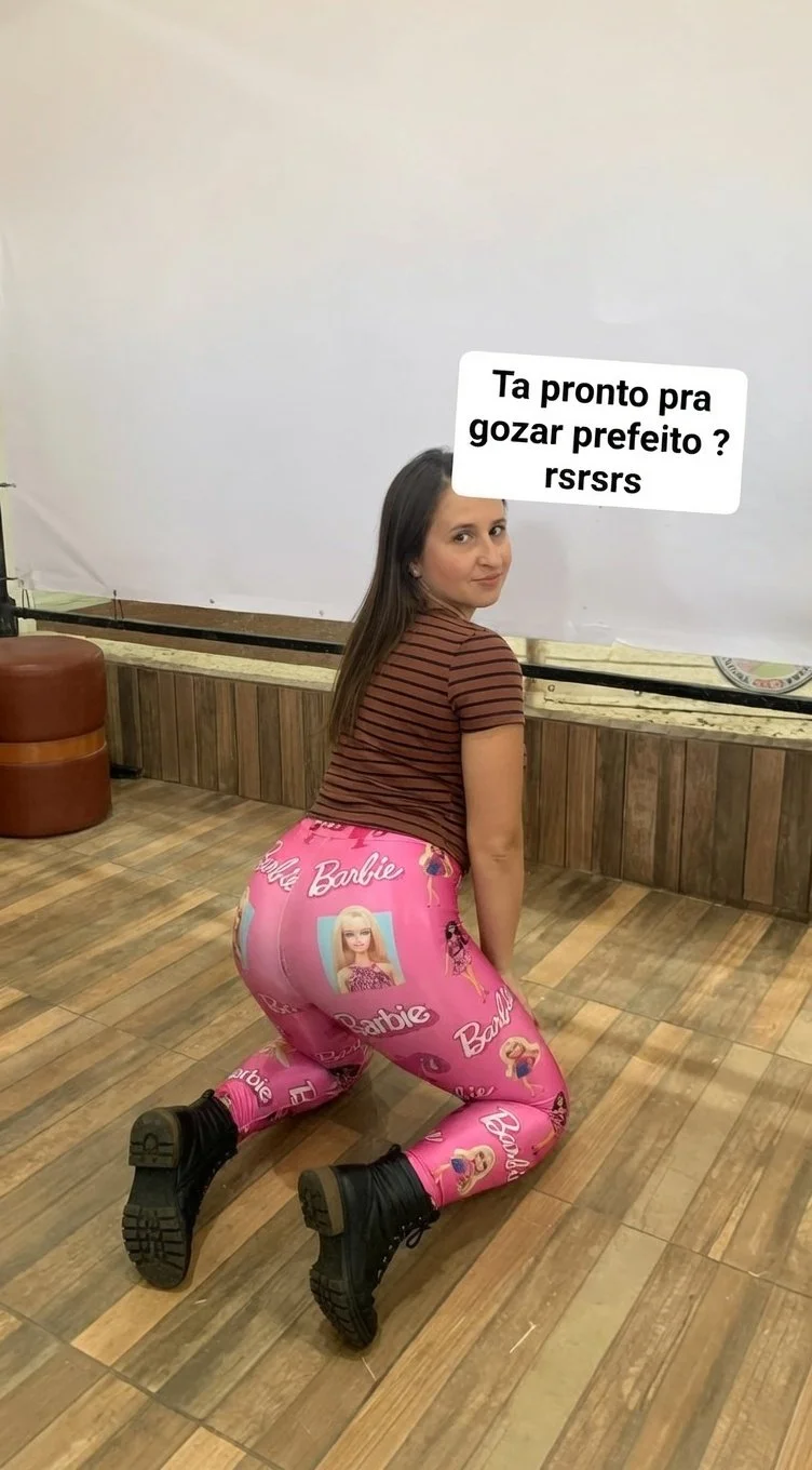 Essa gostosa é fã da Bárbie e ama roupas rosas. Parte 1. IA - AI image 49