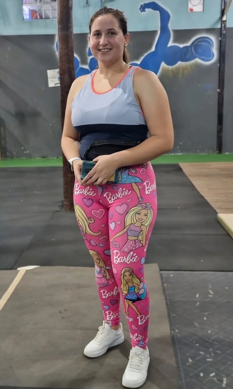 Essa gostosa é fã da Bárbie e ama roupas rosas. Parte 1. IA - AI image 6