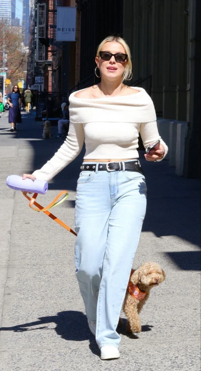 Millie Bobby brown [2025 no bra pics] image 2