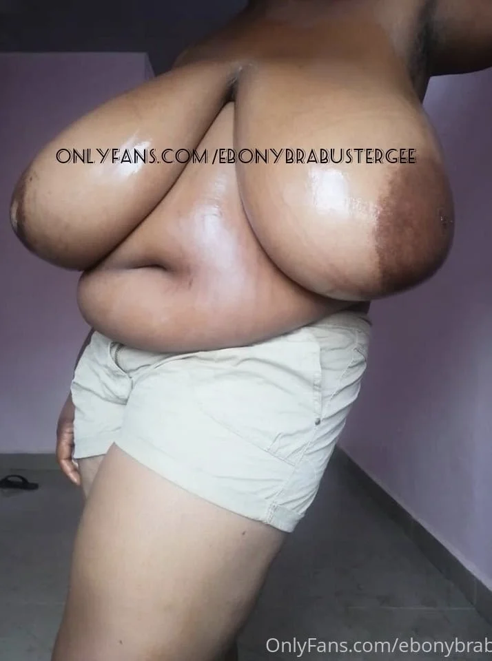 Seios enormes image 7