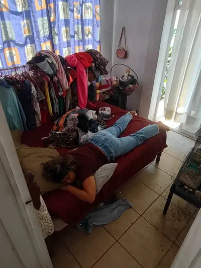 Mis sister descansando cover image