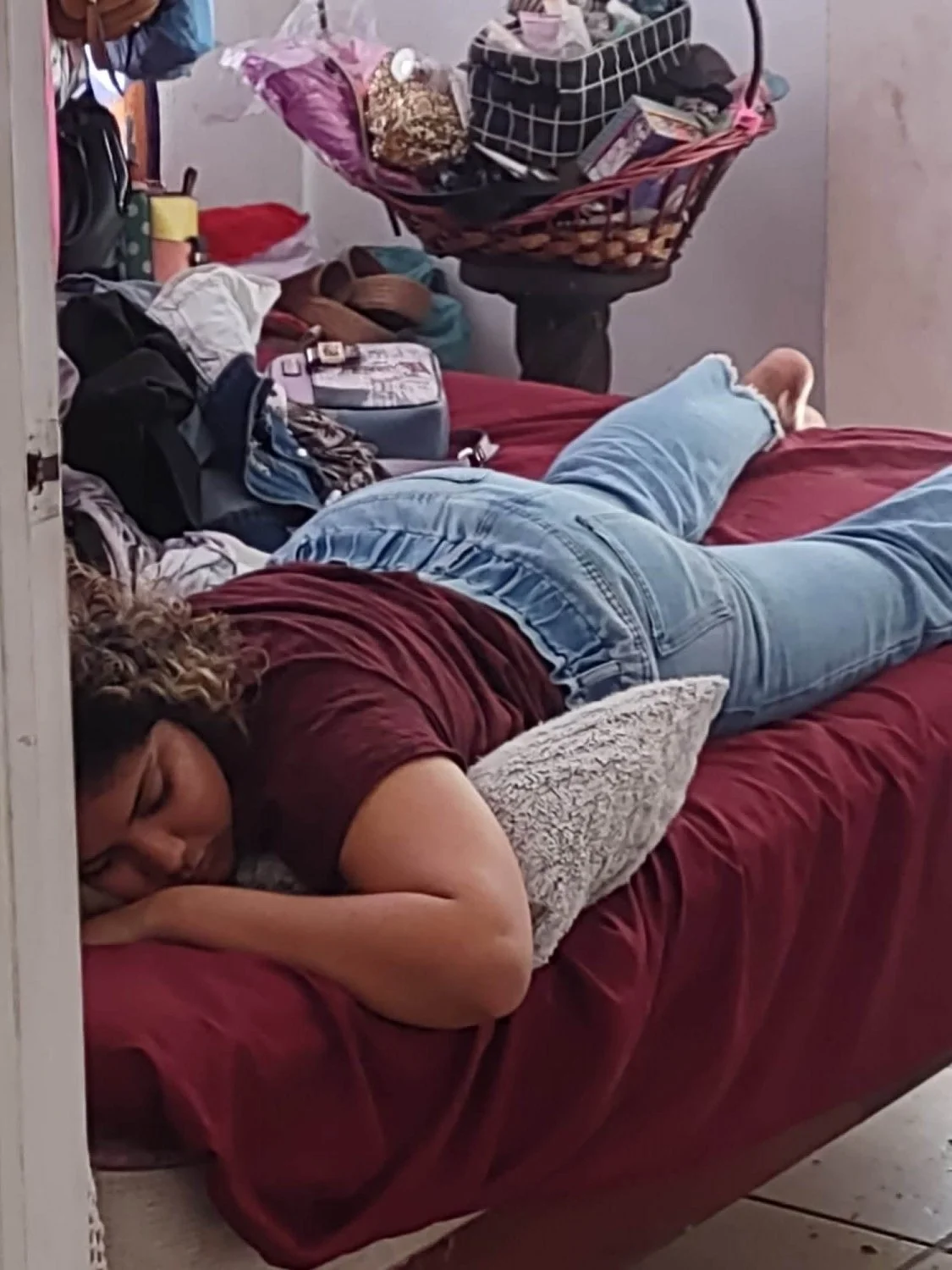 Mis sister descansando image 4
