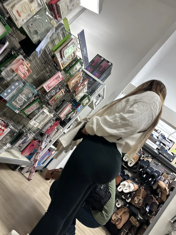 Fat butt Latina Thot image 7