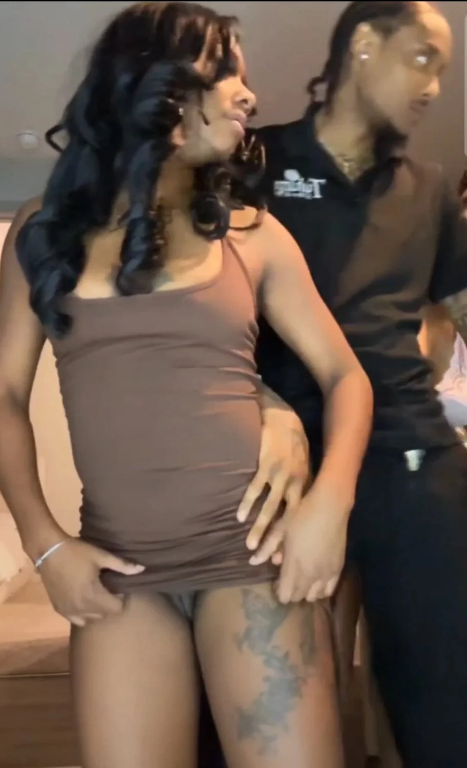 Slim Tik tok thot on live titties and pussy flash wit friends image 3