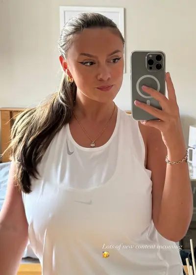 Amy and her huge udders 1 cover image