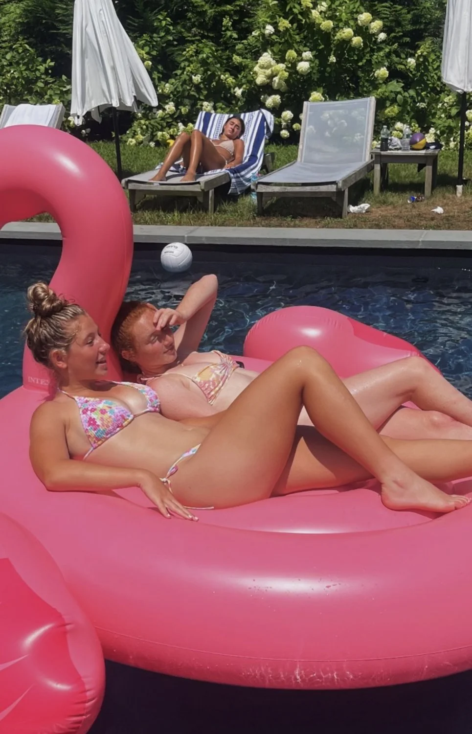 Hottest slut friend group, who’s the best ? image 20