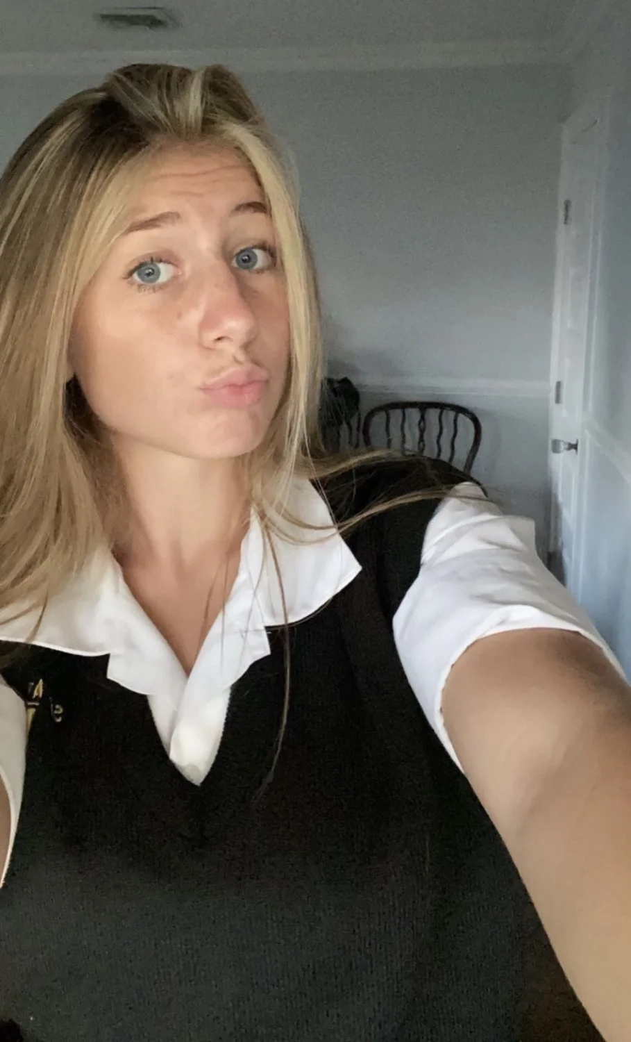 Hottest slut friend group, who’s the best ? image 29