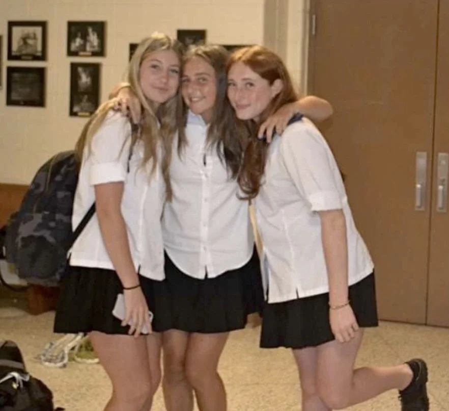 Hottest slut friend group, who’s the best ? image 3