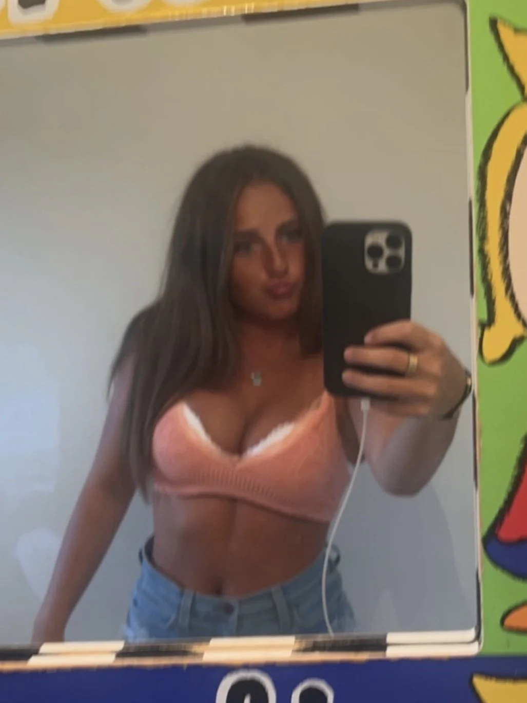 Hottest slut friend group, who’s the best ? image 41