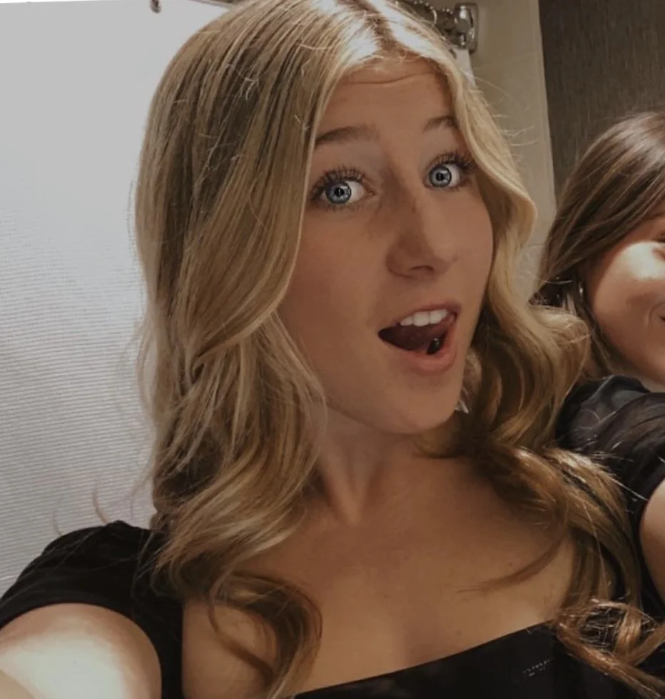 Hottest slut friend group, who’s the best ? image 44