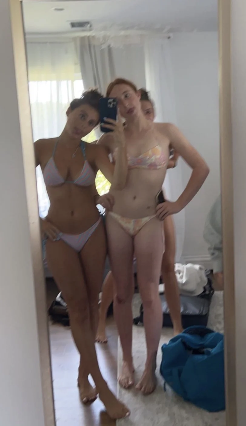 Hottest slut friend group, who’s the best ? image 45