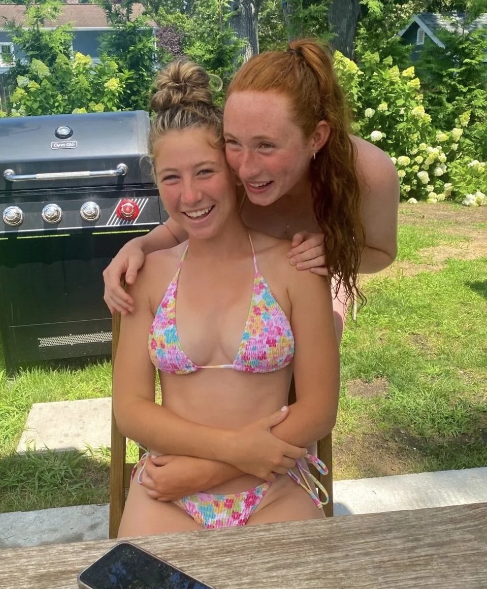 Hottest slut friend group, who’s the best ? image 47