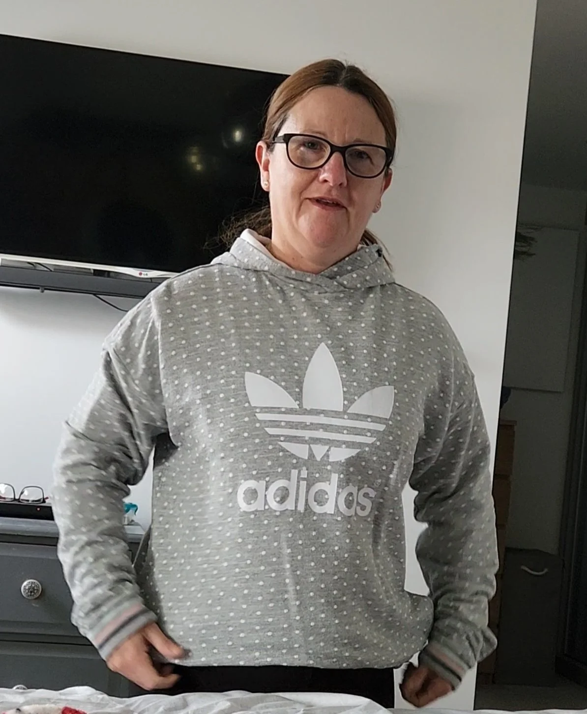 Mature plump milf about to flash her little tits, which do you want to see??! image 15