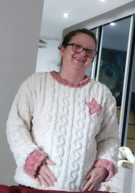Mature plump milf about to flash her little tits, which do you want to see??! image 6