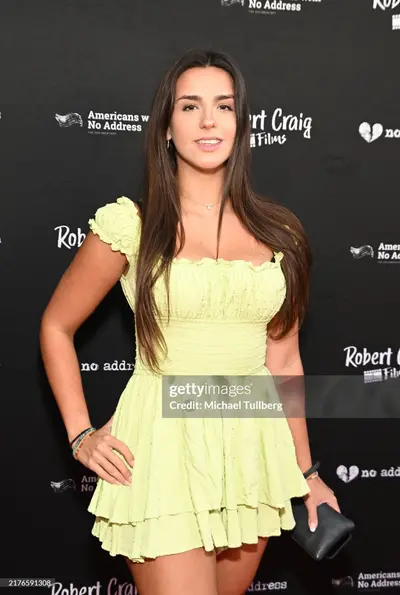 Atriz de Hollywood é o caralho tem que virar atriz da brazzers e bang bros cover image