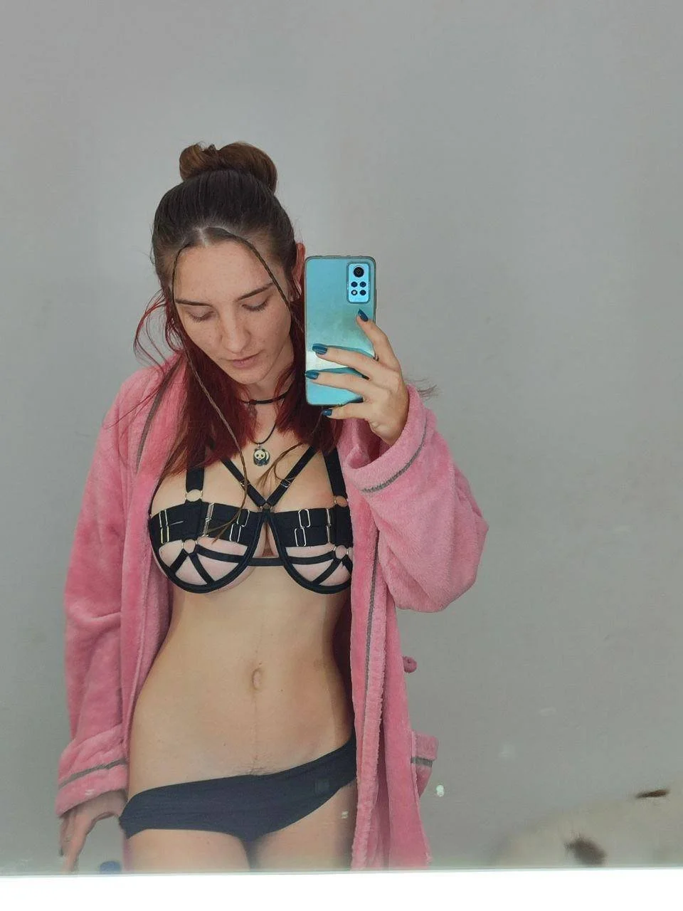 Tremendas tetas que tiene España image 10