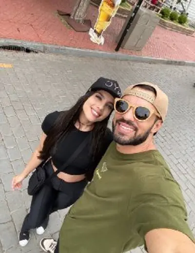 Morena novinha gata foi vazada pelo corno que gosta de exibir a esposa, putinha caiu na net cover image