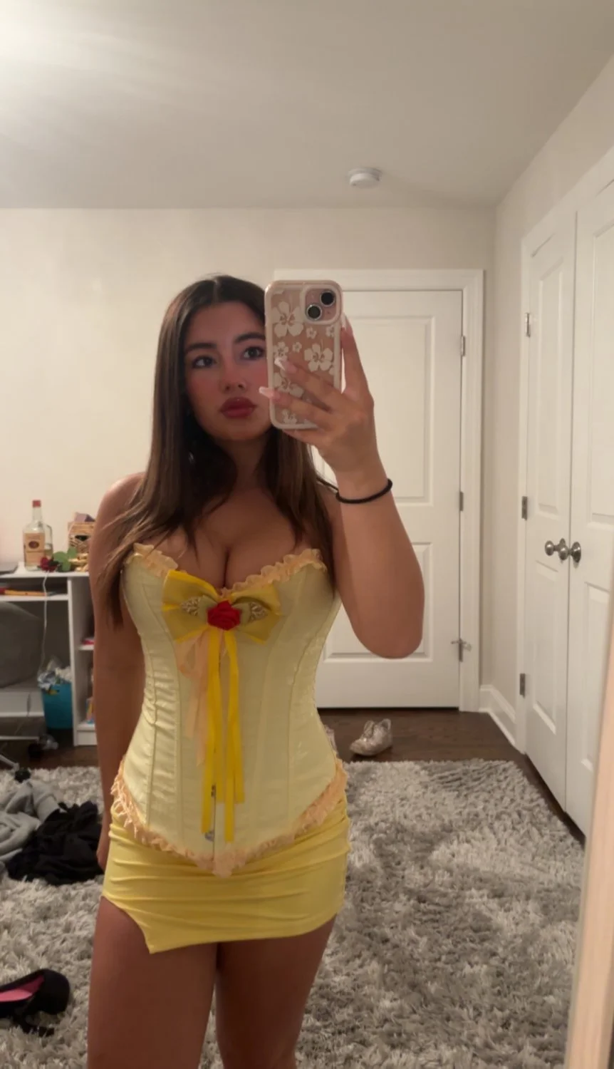 Busty Teen Bop Deanna image 1