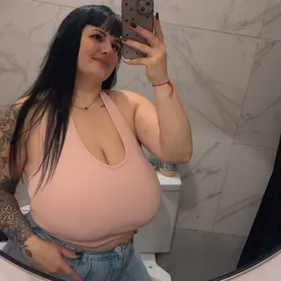 Exponiendo a Noelia hermosa tetona Argentina cover image