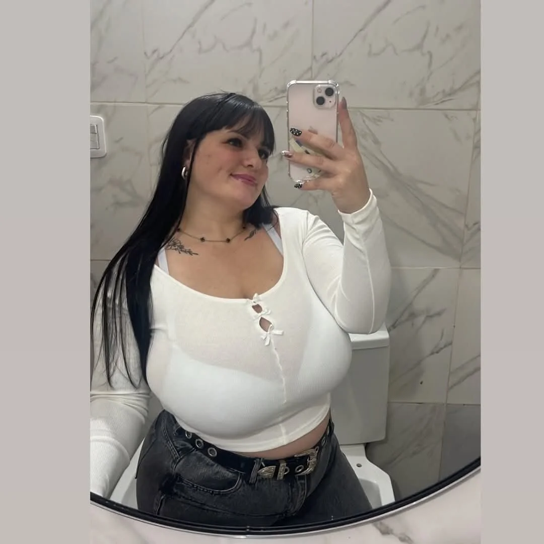 Exponiendo a Noelia hermosa tetona Argentina image 3