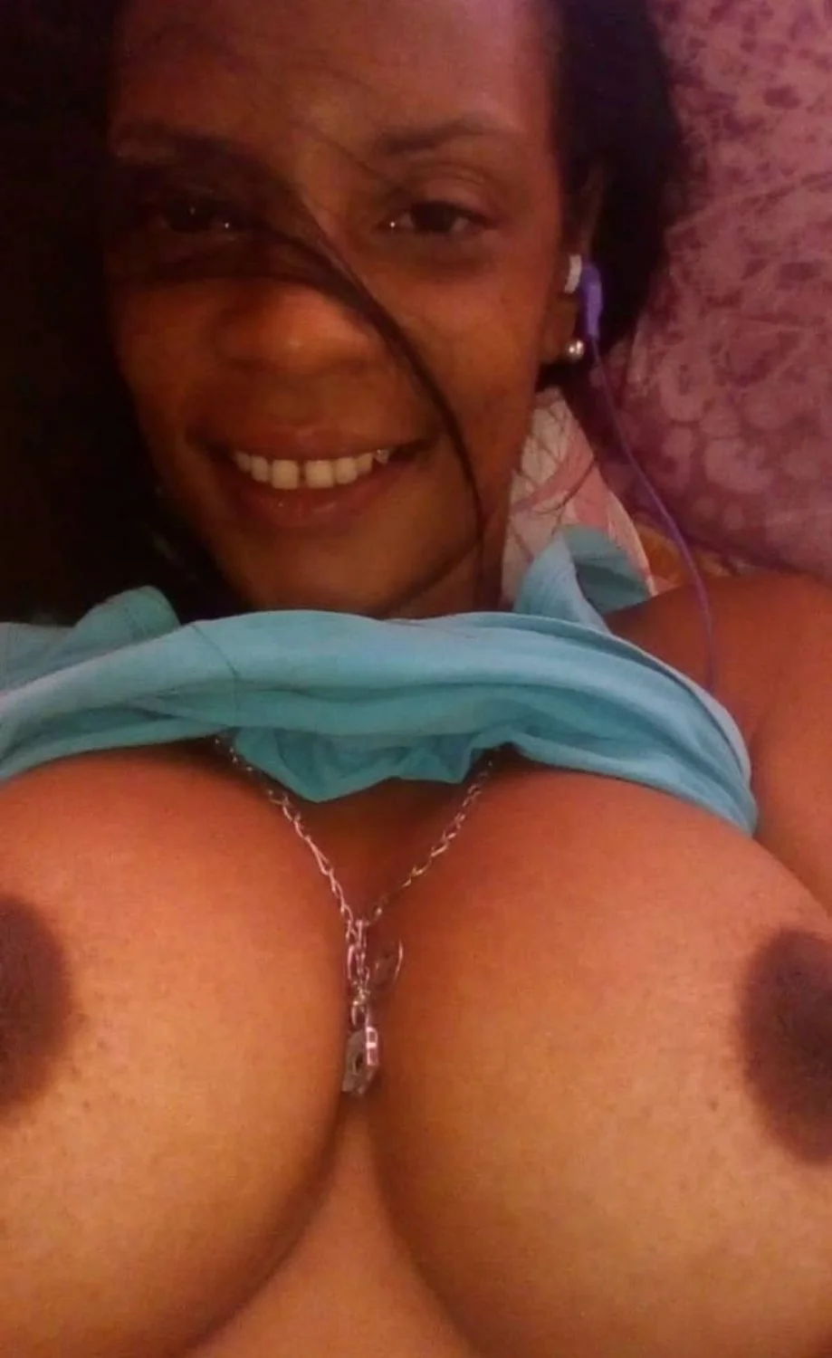 SOY UNA MILF CUBANA MUY TETONA Y CON UN BOLLO HÚMEDO Y CALIENTE main image