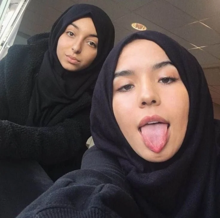 Turkish hijabis main image